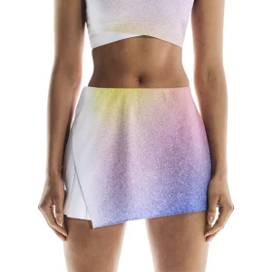 Jupe courte plissée sur le côté