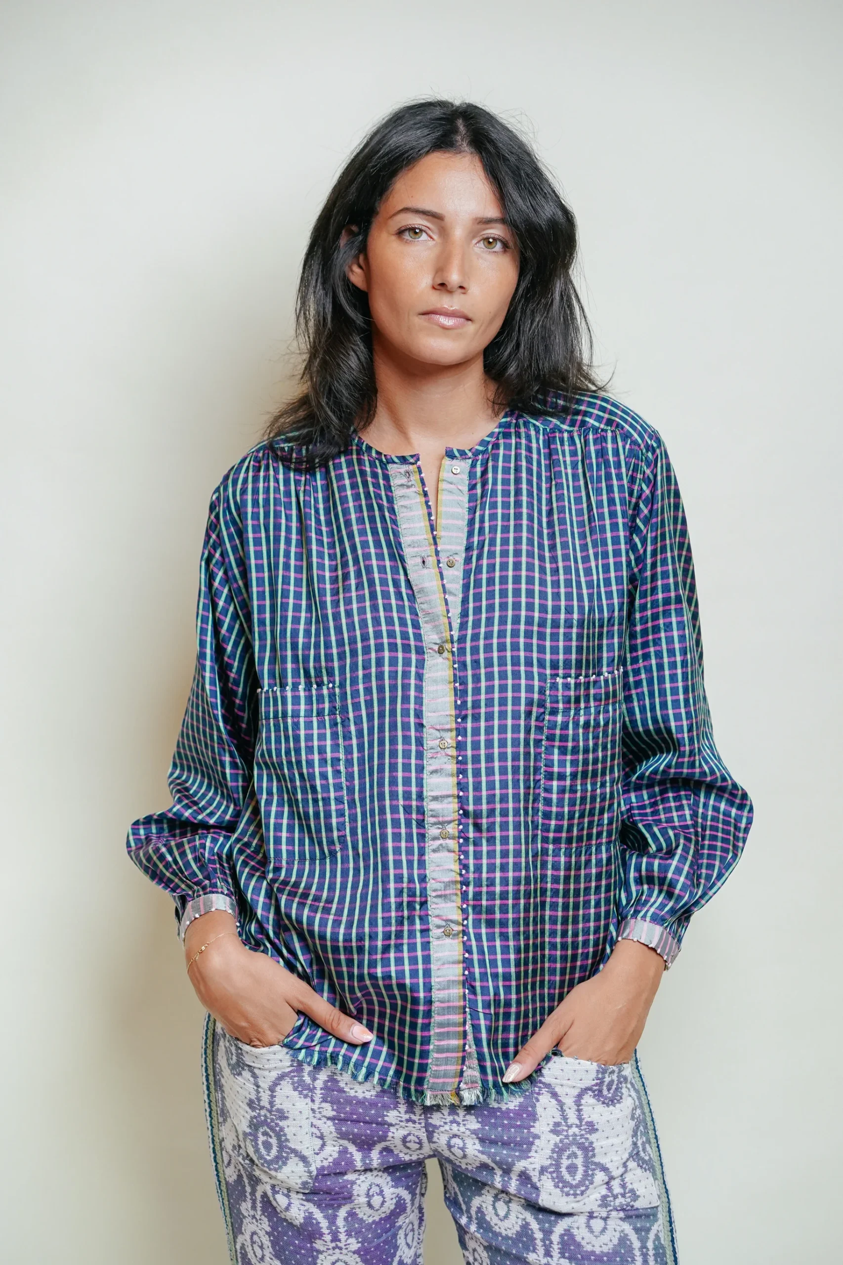 L'ÎLE BLEUE - Blouse Kamini Silk Navy – Image 2