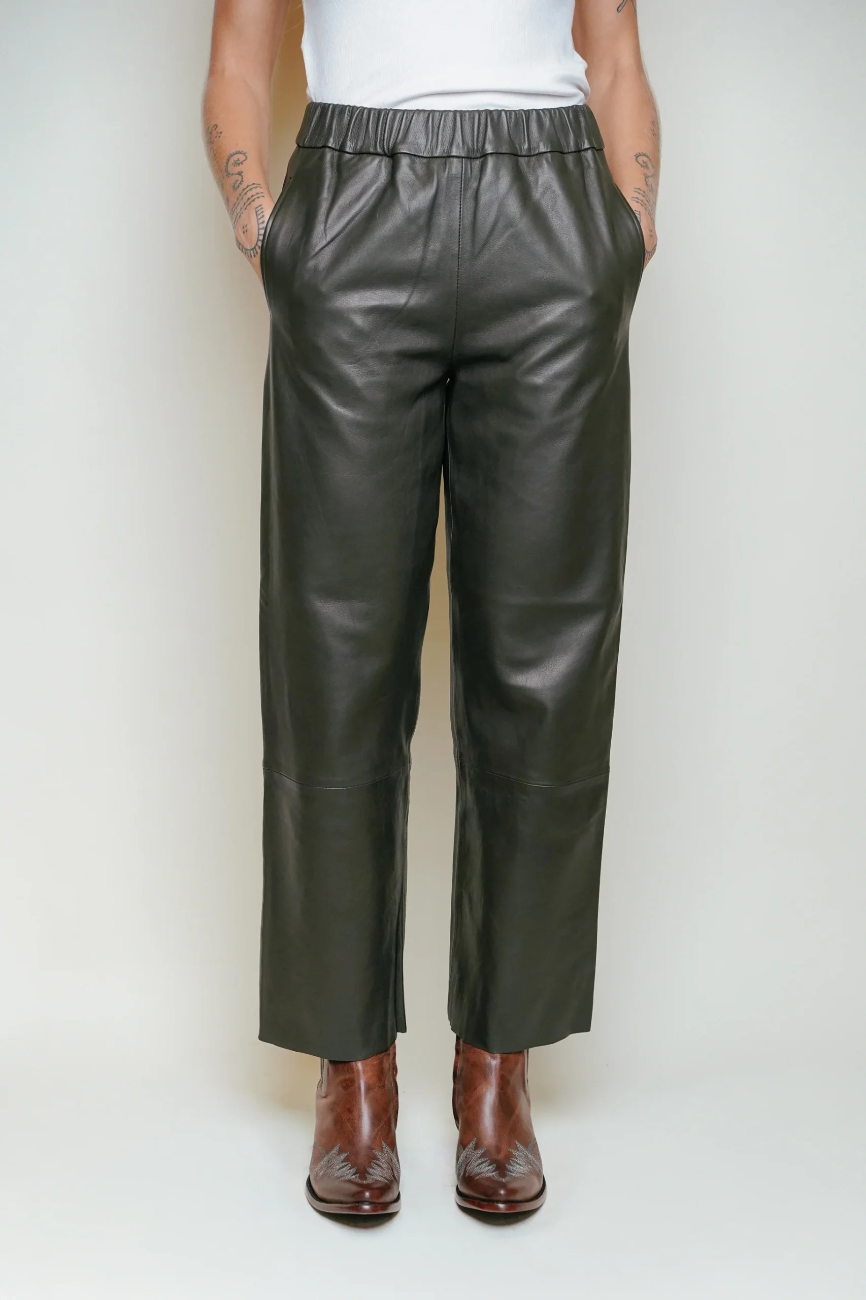 SERGE PARIENTE - Sarah Pant Kaki – Image 2