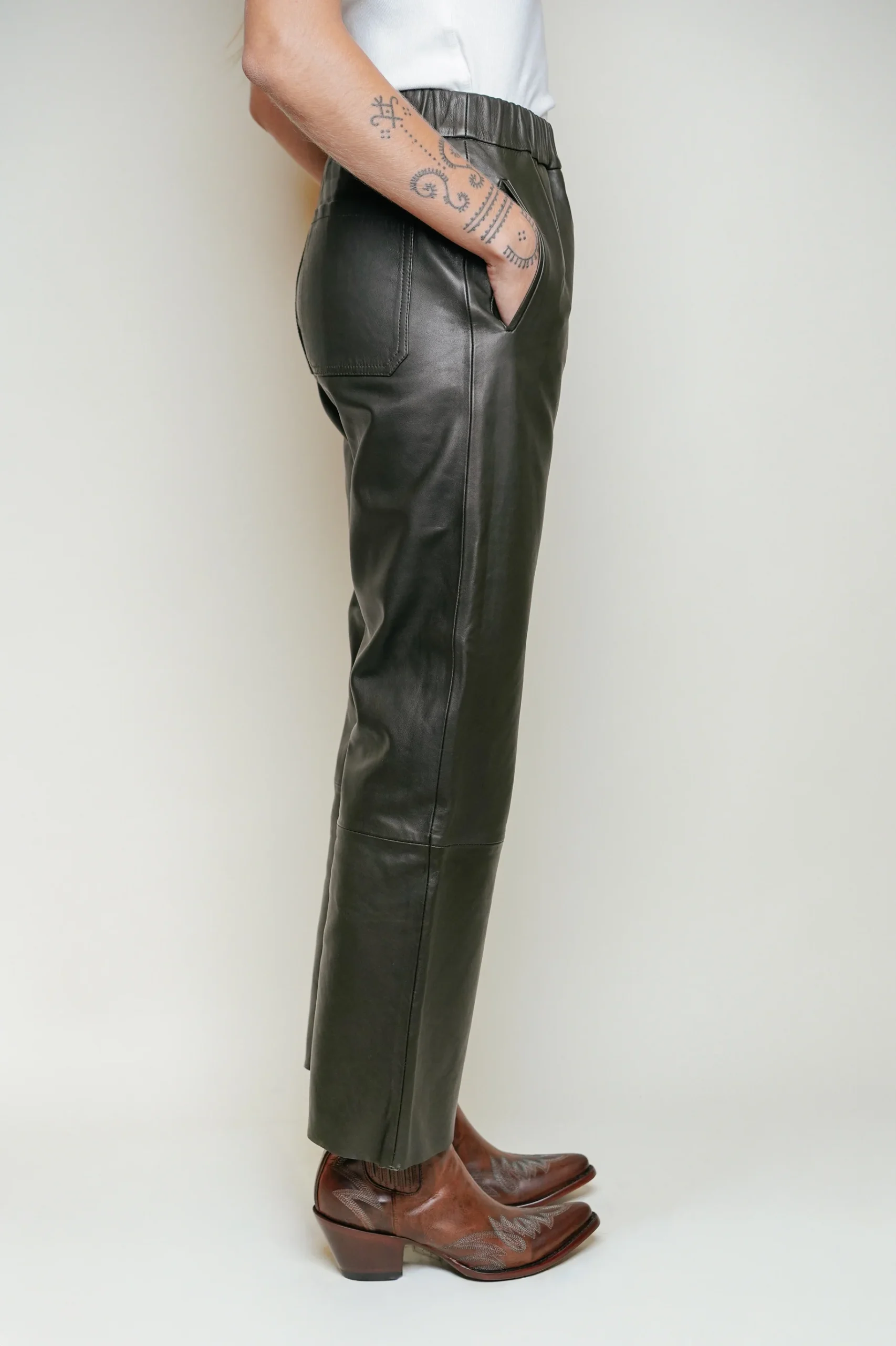 SERGE PARIENTE - Sarah Pant Kaki – Image 3