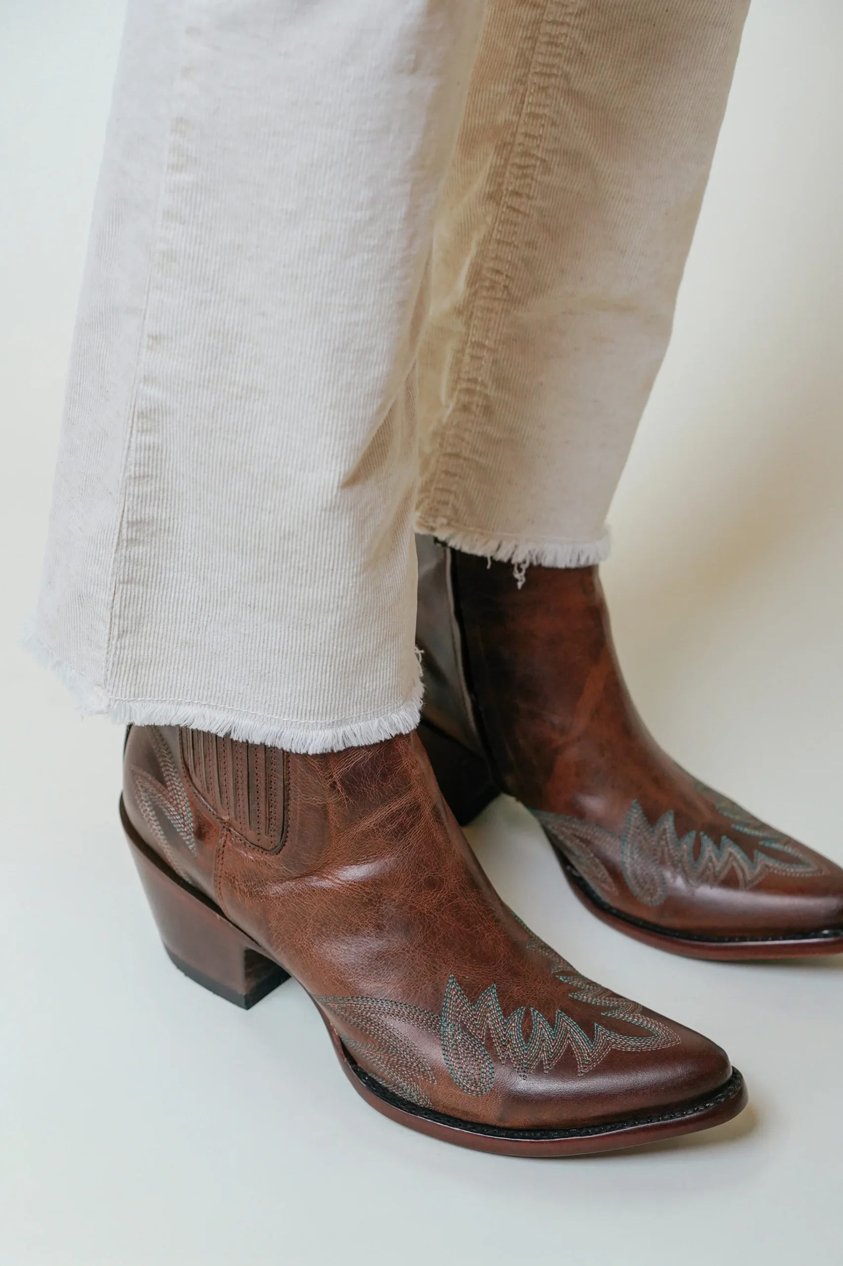 ACQUAVERDE - Jean Cara Velours Côtelé Natural – Image 8