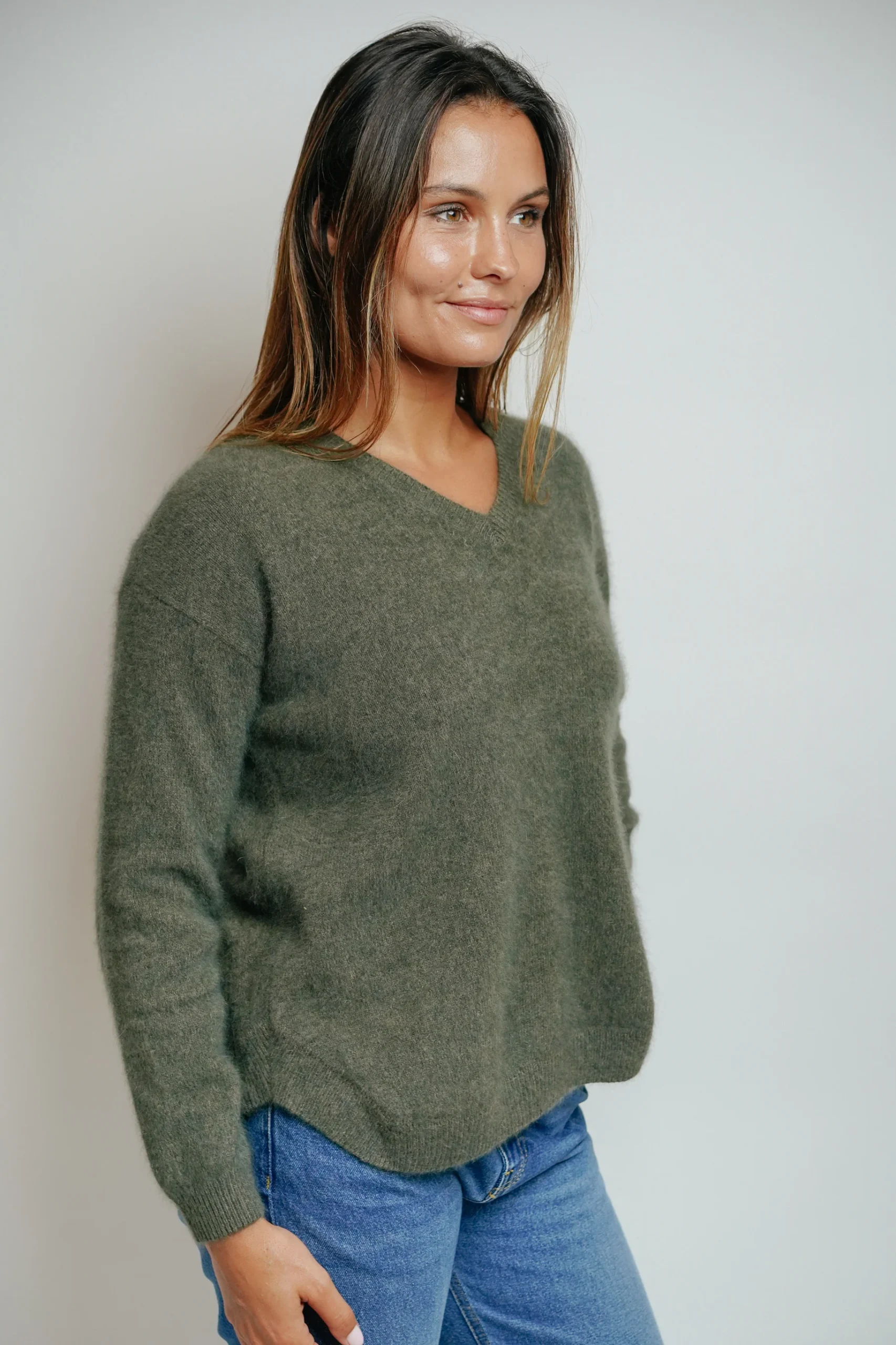 ESTHÈME - Petit Col V Raccoon Kaki – Image 4