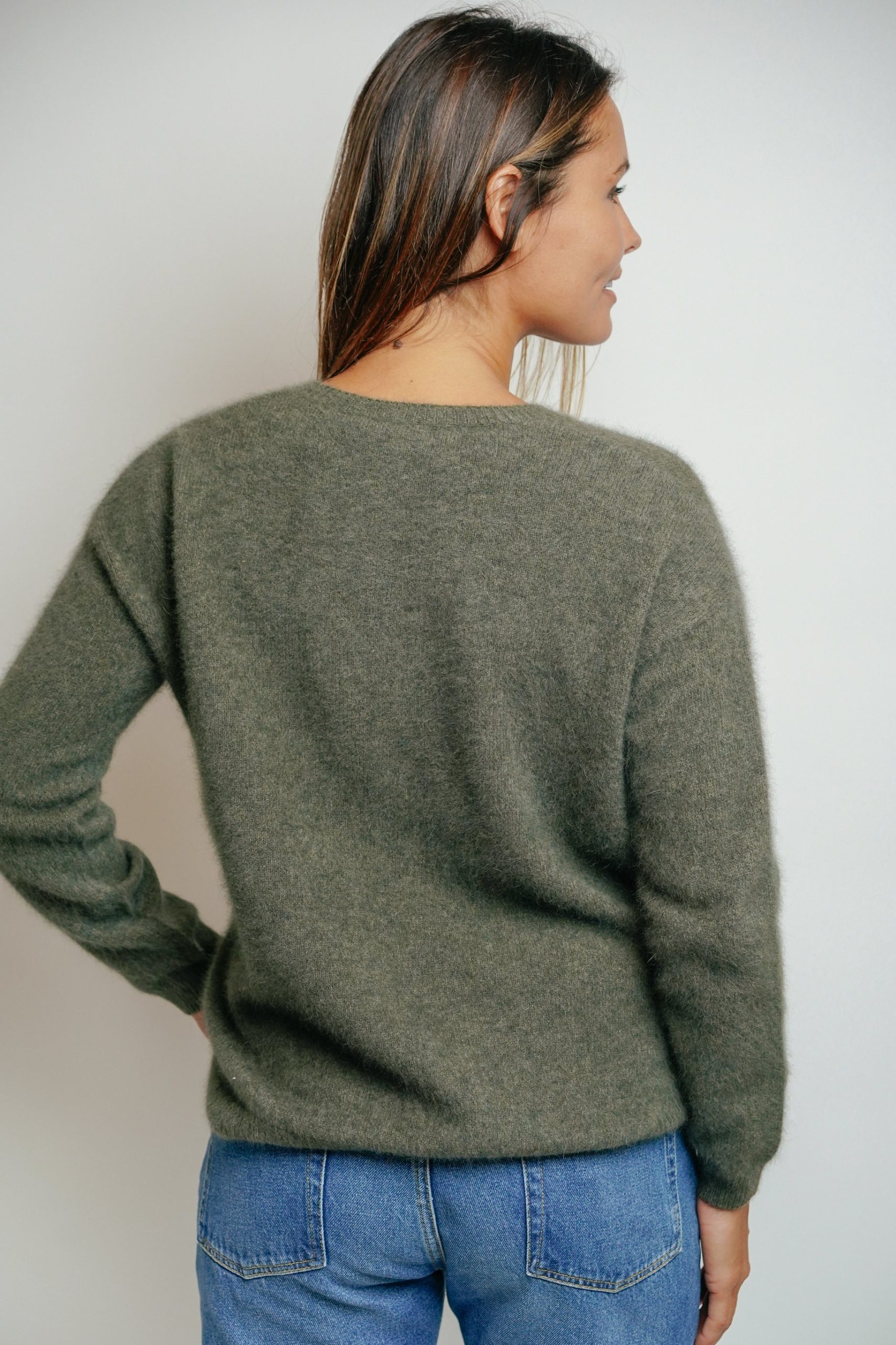 ESTHÈME - Petit Col V Raccoon Kaki – Image 5