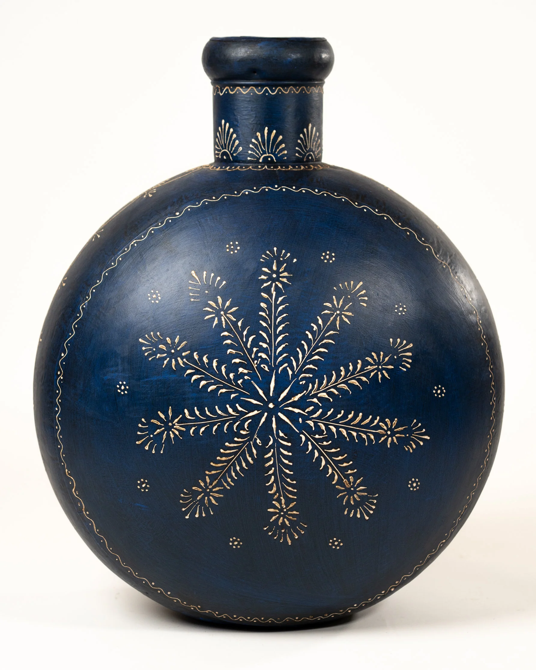 L'ÎLE BLEUE - POT EN METAL PEINT MAINS 3 – Image 3