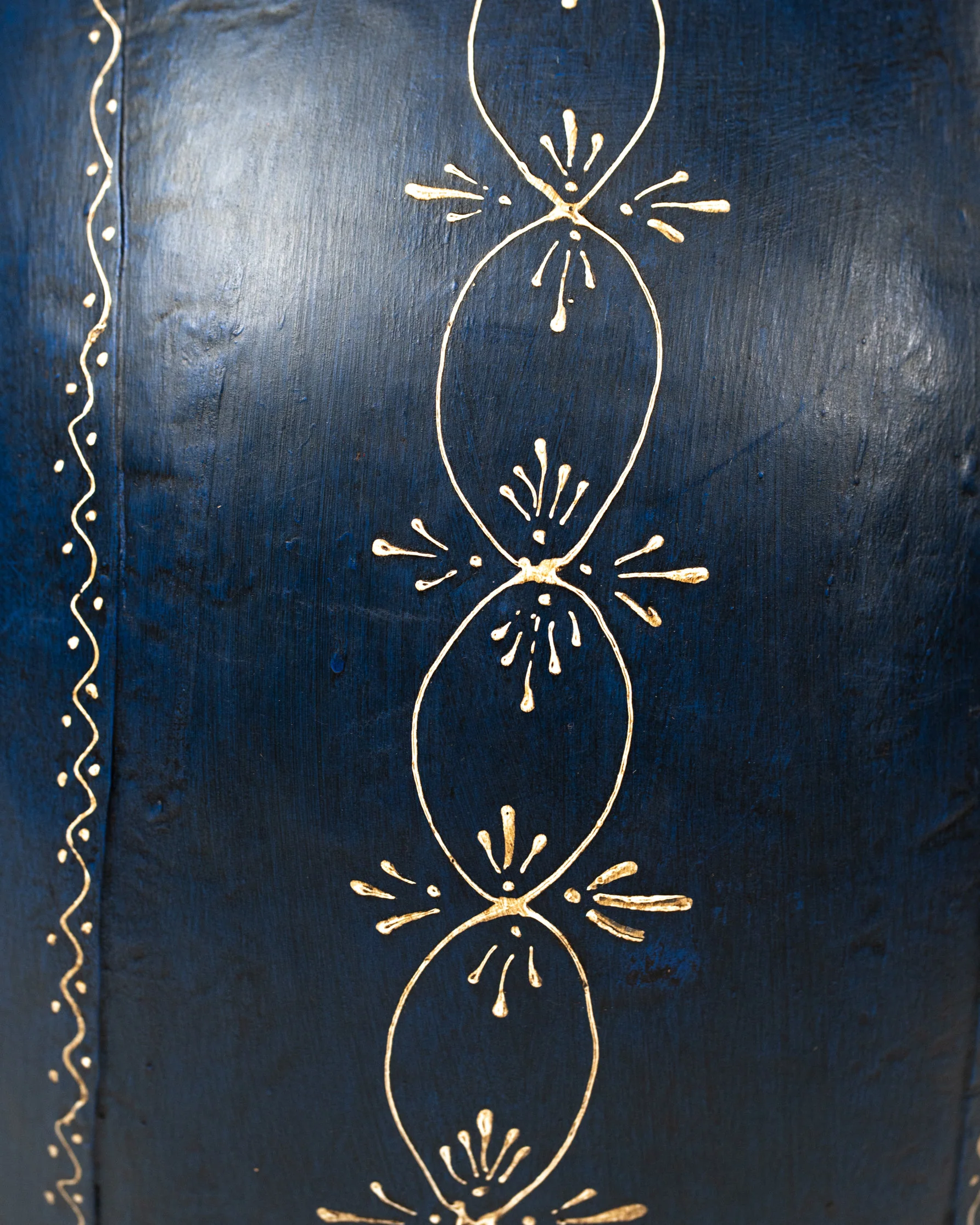 L'ÎLE BLEUE - POT EN METAL PEINT MAINS 3 – Image 6