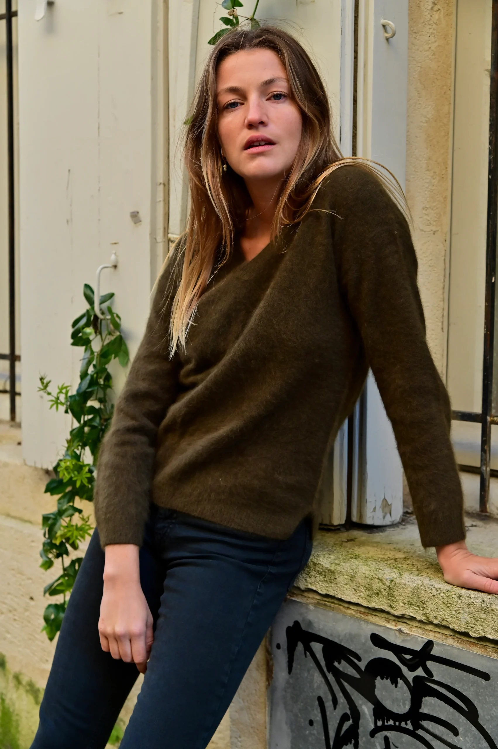 ESTHÈME - Petit Col V Raccoon – Image 6